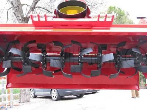 Fraise rotative à tracteur série medium avec déport mécanique Agrieuro UR 132 – Image 3